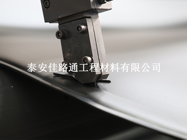 水產(chǎn)養(yǎng)殖防滲膜鋪設(shè)細(xì)節(jié)工藝：精準(zhǔn)高效，守護(hù)水質(zhì)
